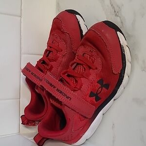 UNDER ARMOUR KIDS SHOES SIZE 13